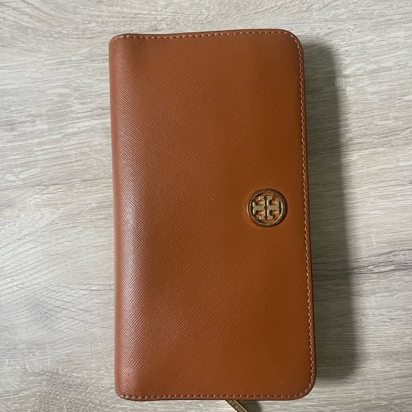 Tory Burch - Tan Leather Wallet with Gold Emblem USED - Picture 1 of 8